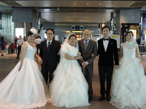 高铁化身鹊桥促成远距离恋爱一家三代同拍婚纱照