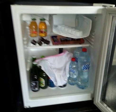 台湾两女游澳洲恶搞酒店内裤塞冰箱(图)
