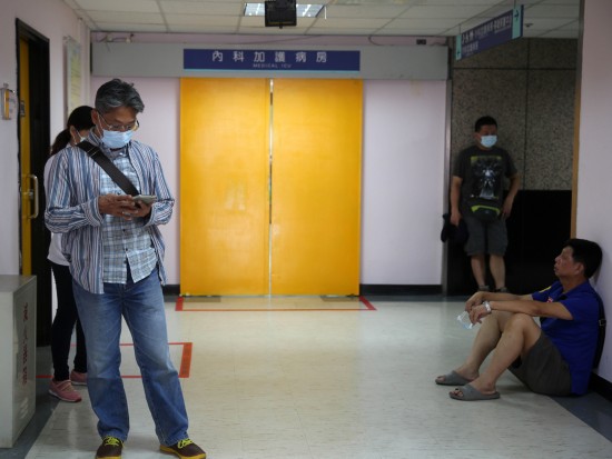 \台粉尘爆炸 留学港生莫子青危殆牵动港人心(图) \台粉尘爆炸 留学港生莫子青危殆牵动港人心(图)