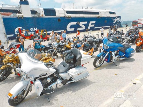 41辆台湾重型摩托车首次赴福建自驾游(图) 41辆台湾重型摩托车首次赴福建自驾游(图)