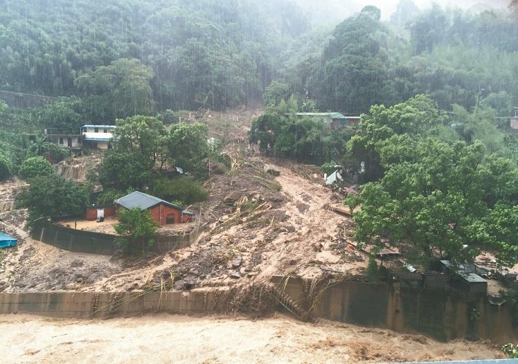 台风“苏迪罗”致全台5死5失踪185伤(图) 台风“苏迪罗”致全台5死5失踪185伤(图)
