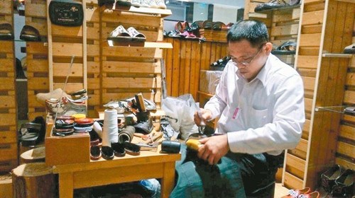 台湾制鞋业凋零老师傅手艺谁来接?