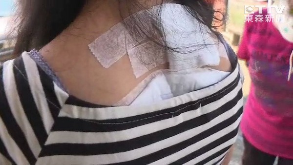 歹徒持铁锤随机袭击女学生 将其头压水沟称"淹死你" 歹徒持铁锤随机袭击女学生 将其头压水沟称"淹死你"