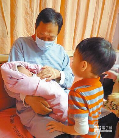 ��̨����С��Ů�����ȸո����£��������罻�������ϱ������ĺ��ա�����Դ��̨�塶�й�ʱ������