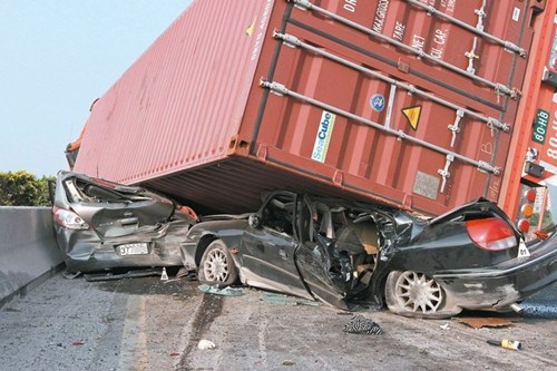 ̨����ٹ�·�����������񳵽�����ѹ��5������