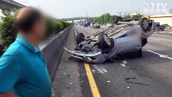 台湾好心小伙儿公路救人竟救到自己亲爹 台湾好心小伙儿公路救人竟救到自己亲爹