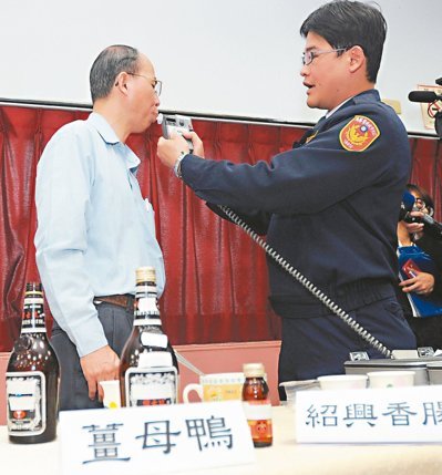 “只吃鸭没喝酒”台“姜母鸭酒驾族”挨罚喊冤