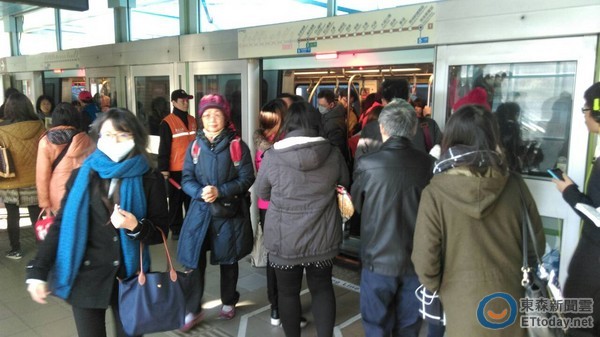 台北全城大塞车 市府回应:或因天气太冷 台北全城大塞车 市府回应:或因天气太冷