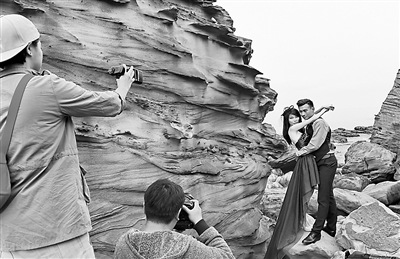 ̨�壺��ʯ�ϵĻ�ɴ��Ӱ��ͼ��