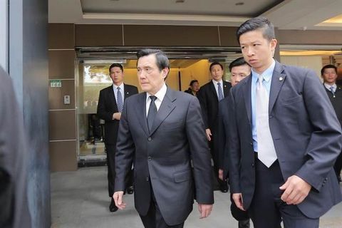 马英九赴被害女童灵前上香(图片来源:“中时电子报”)