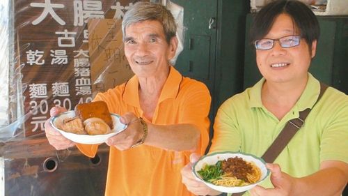 面摊老板酒驾被罚教厨艺称“能赎过又能助人”