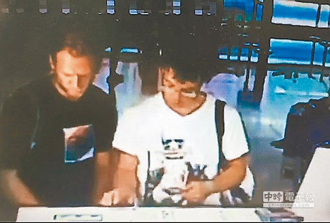 台湾吐钞案情节如大片 3俄嫌台风夜60小时狂扫7000万 台湾吐钞案情节如大片 3俄嫌台风夜60小时狂扫7000万