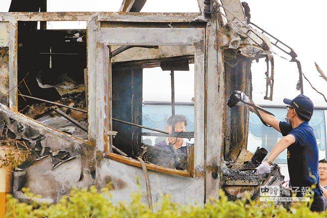应该是喝酒不久就驾车”。在确认酒后驾车后,侦办方向朝“人为自焚”调查,但也不排除电线走火引燃汽油。 应该是喝酒不久就驾车”。在确认酒后驾车后,侦办方向朝“人为自焚”调查,但也不排除电线走火引燃汽油。