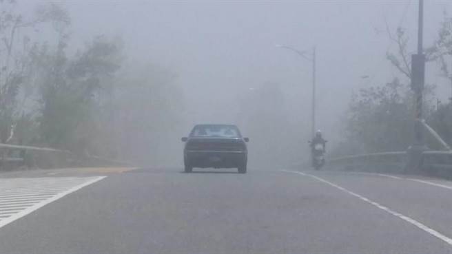 风飞沙一直以来都是台东最大问题,网友31日在PO出市区灰蒙蒙的照片,宛如伦敦大雾 风飞沙一直以来都是台东最大问题,网友31日在PO出市区灰蒙蒙的照片,宛如伦敦大雾