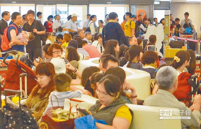 台松山机场爆发群聚感染 为岛内首例 台松山机场爆发群聚感染 为岛内首例