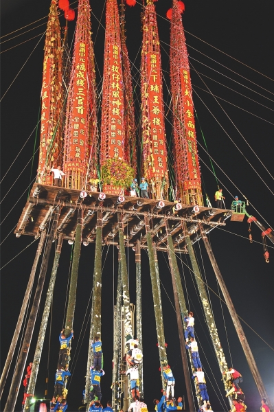 宜兰“头城抢孤”活动现场 宜兰“头城抢孤”活动现场