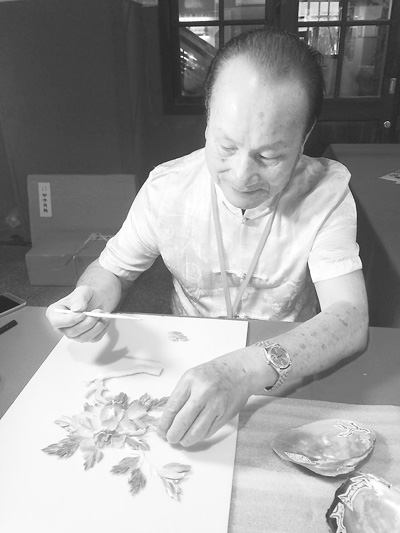 �������Ļ����屦����̨��