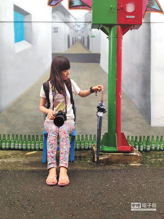 个人游陸客和路边的邮筒合影 个人游陸客和路边的邮筒合影