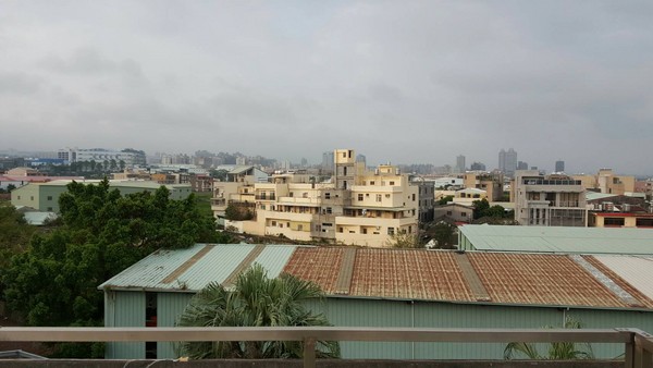 林佳龙指空气污染怨地形 网友打脸:别推给地形 林佳龙指空气污染怨地形 网友打脸:别推给地形