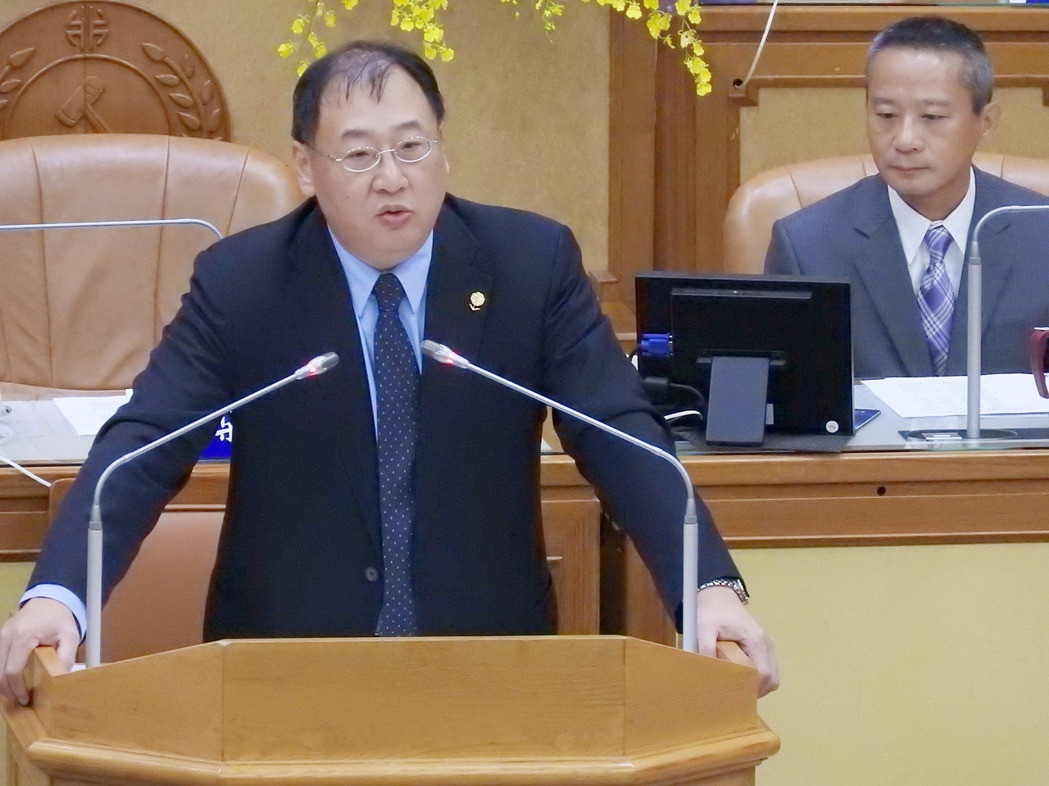 台淡海轻轨1个月出两次意外 工程局长:将自请处分 台淡海轻轨1个月出两次意外 工程局长:将自请处分