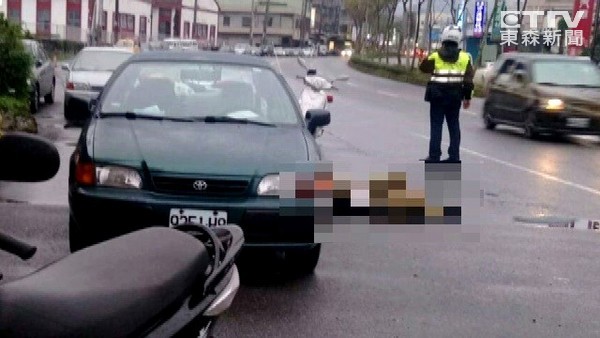 台湾25岁大学生因衣着问题发生争执开奔驰将父亲撞死 台湾25岁大学生因衣着问题发生争执开奔驰将父亲撞死