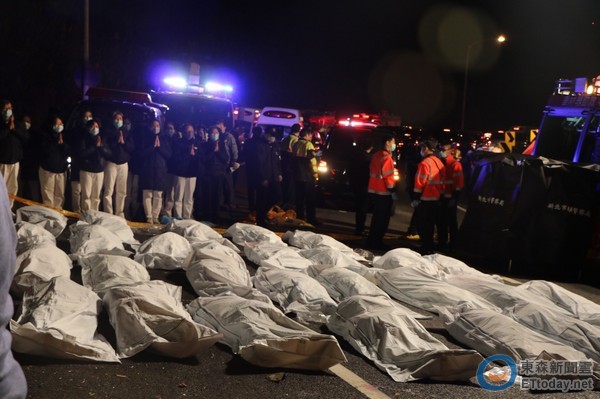 �ֳ������װ����ɫʬ���ڣ�½�������ڶ����ǹݡ�