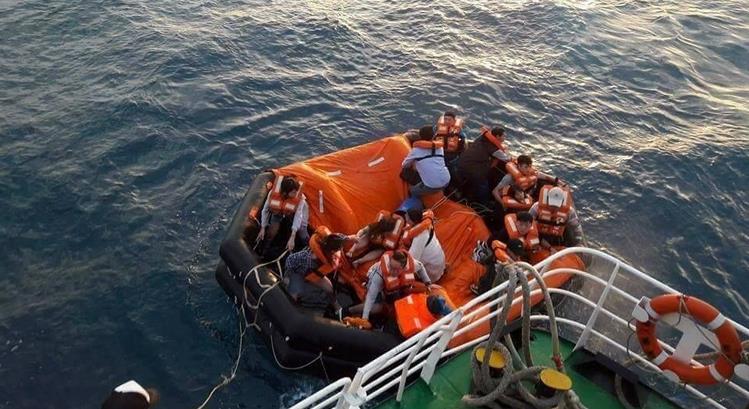 台湾凯旋3号交通船搁浅 354名旅客全数获救