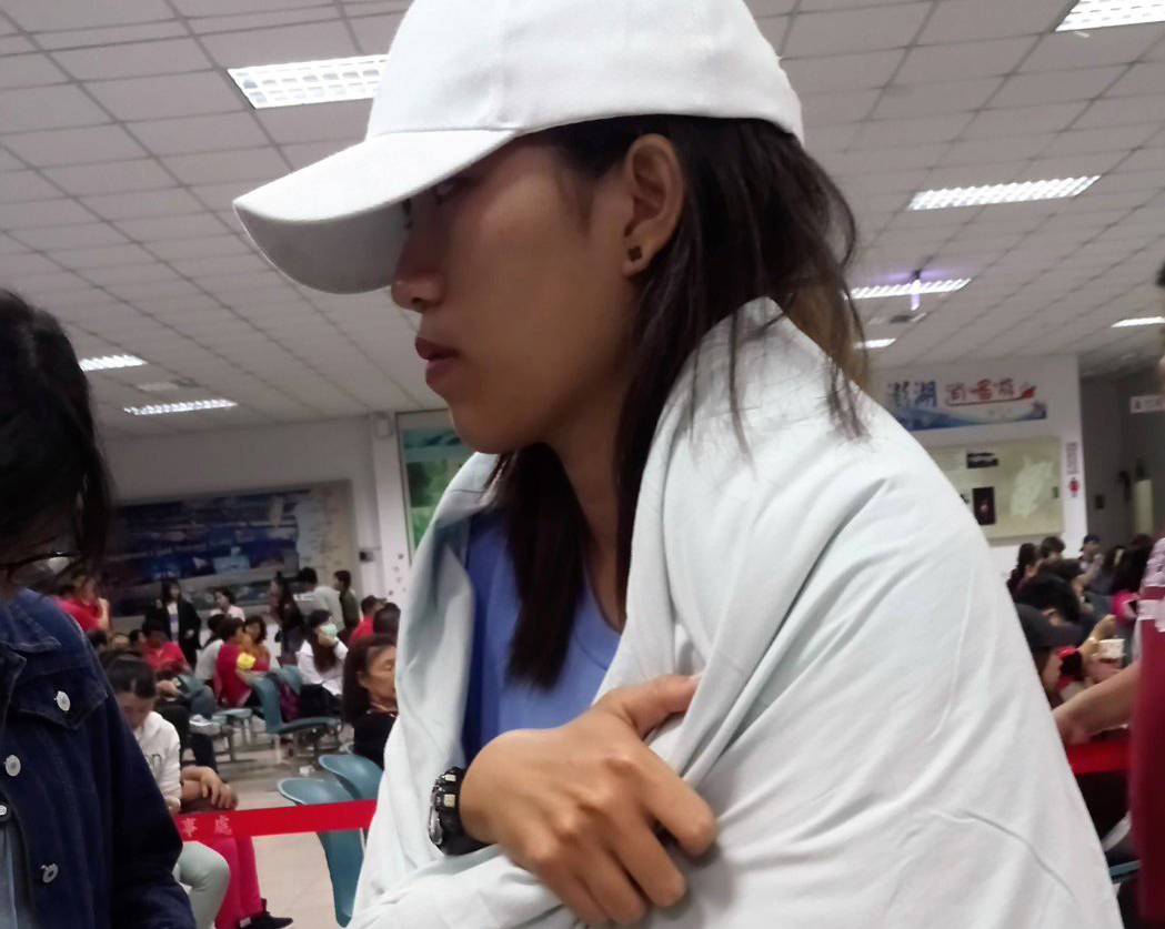 ���Ͻ�10�㣬ȫ��ʪ͸����С������ޱ��ʣ�˭�ܰ�æ�Ҽ����·�����