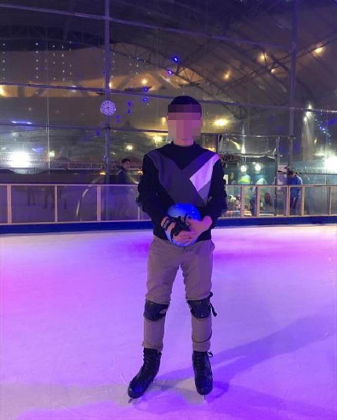 ̨廪ѧоװ͵Ůͬѧϴ