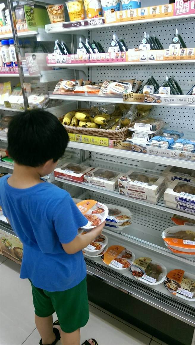 “无饥饿网络”提供18岁以下学童发生紧急需求时,可至超商免费用餐。 “无饥饿网络”提供18岁以下学童发生紧急需求时,可至超商免费用餐。