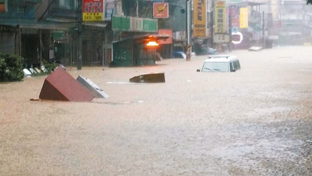 豪雨侵袭台湾 致全台2人死亡、5人受伤、2人失踪 豪雨侵袭台湾 致全台2人死亡、5人受伤、2人失踪