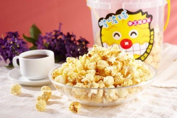 台湾网购人气爆米花被爆安全问题 原料逾期半年 台湾网购人气爆米花被爆安全问题 原料逾期半年