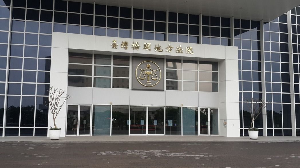 男子假冒政府官员开表扬状 只因担心儿子无法毕业 男子假冒政府官员开表扬状 只因担心儿子无法毕业