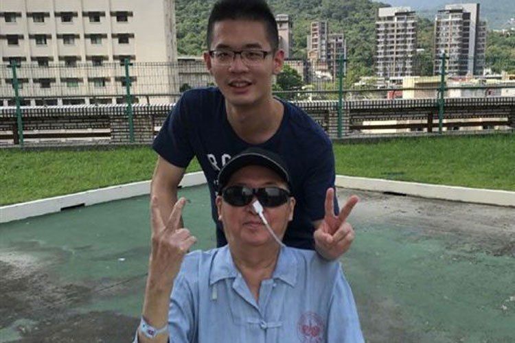 李敖插鼻胃管照曝光 身形暴瘦闯过鬼门关 李敖插鼻胃管照曝光 身形暴瘦闯过鬼门关