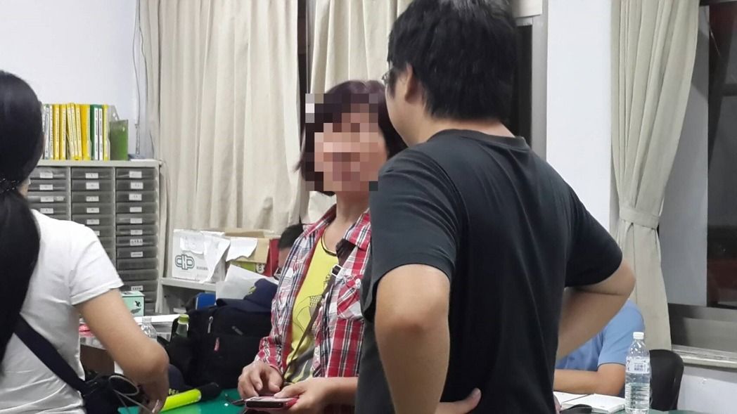 台湾阿罗哈客运事故致多人伤亡 海军士官回营途中遇难 台湾阿罗哈客运事故致多人伤亡 海军士官回营途中遇难