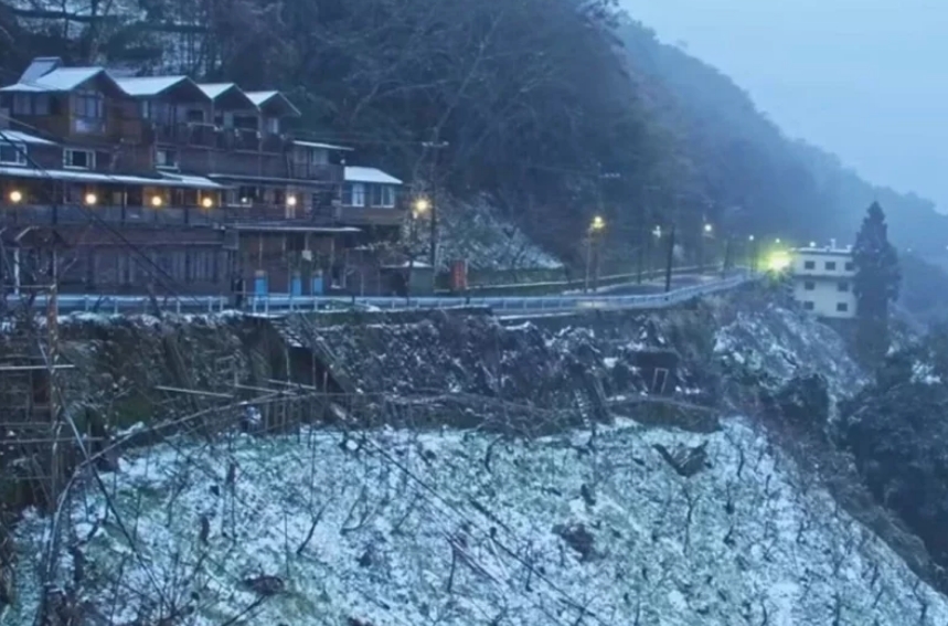 ��԰�й۹����ξ�22�������õġ��ϰ���ʵʱӰ�񡱵ľ�ͷ�£��ֳ�����ѩ����ͼƬ��Դ����԰�й۹����ξ֡�