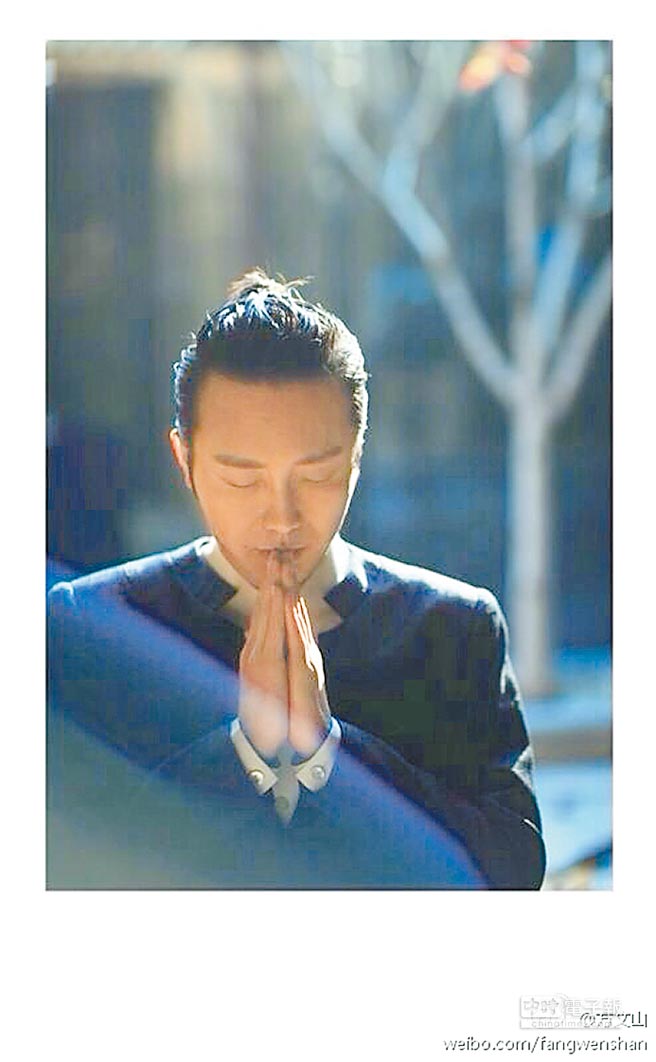 李玉刚皈依佛教。(图片取自新浪微博@方文山) 李玉刚皈依佛教。(图片取自新浪微博@方文山)