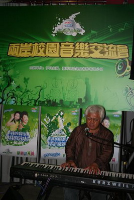 ��ҥ֮�����·�Я��ͽ��ʹ�ѧ�����ֽ�ѡ��