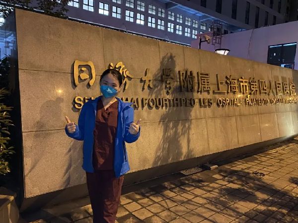 推迟婚礼后,她走进新冠感染病房……