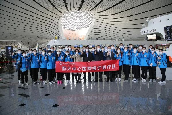 推迟婚礼后,她走进新冠感染病房……