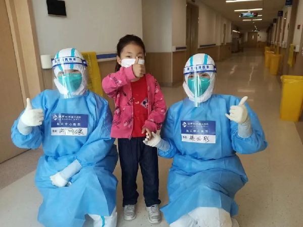 推迟婚礼后,她走进新冠感染病房……