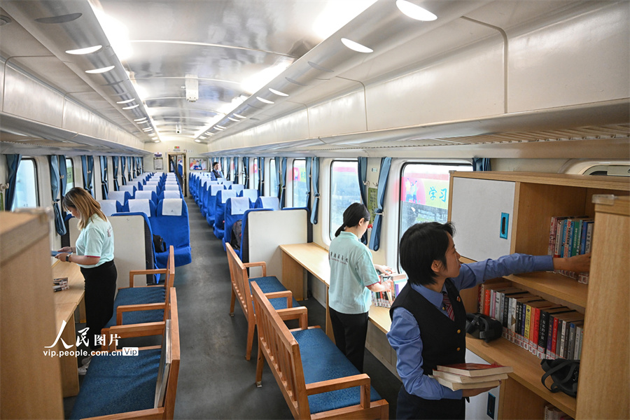 4��13�գ���ɽ�������챱��5610�ι����ԡ����𳵡�3�ų����г����ݣ�����������˶Ρ�����ͼ��ݵ�־Ը�������ڶ��г����ݵ�ͼ�������ĵ�����