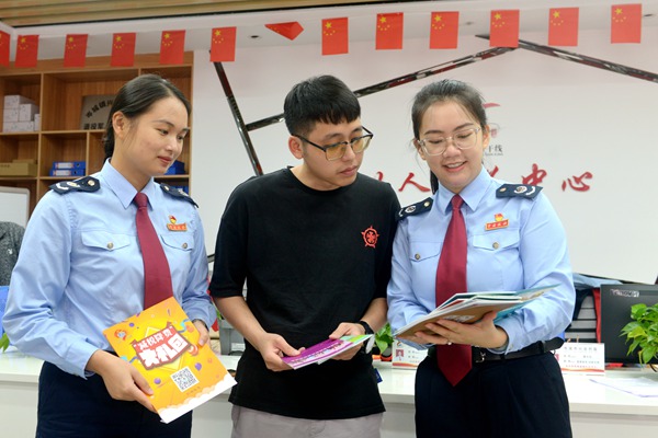 �����и���˰���Ž�ϱ����˰�����ж��Ƴ�ϵ��˰�ѷ���ٴ룬�����Ľ���˰�ɷѷ�ʽ������Ը��Ի�����׼������Ч�����񣬱�����Ӫ��������������ǿ���Ϫ��˰��ֹ�ͼ