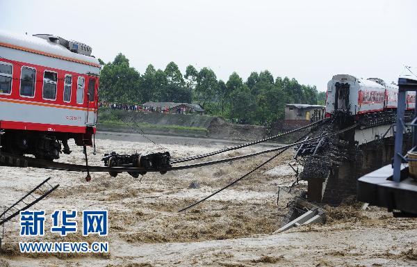 铁道部表彰救援有功的坠江K165次列车