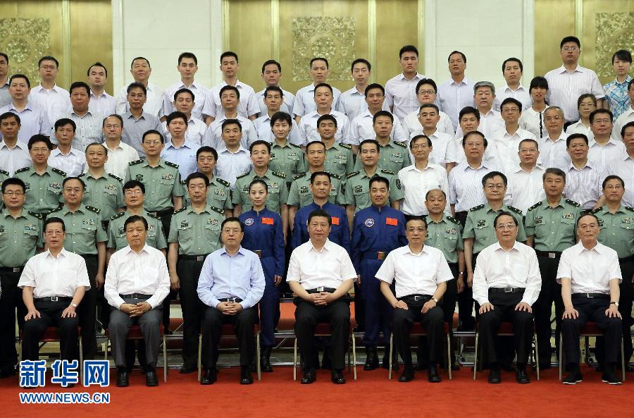 (时政)习近平等会见神舟十号载人飞行任务航天员和参研参试人员代表 (时政)习近平等会见神舟十号载人飞行任务航天员和参研参试人员代表