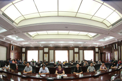 全国网络媒体龙江行哈尔滨市情推介会现场。