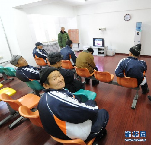 (走基层 听民声)(4)“临时的家真是暖”——探访暴雪袭击下哈尔滨救助管理站