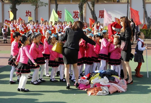 Сѧ����У�� ѧ��������ɪɪ����