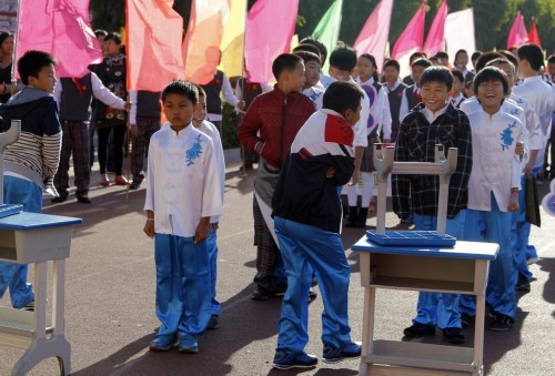 Сѧ����У�� ѧ��������ɪɪ����