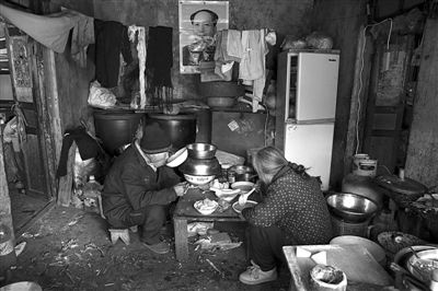 �������磬���᳤��Ӫ������ļң�������Ͱ������ڳ��緹��